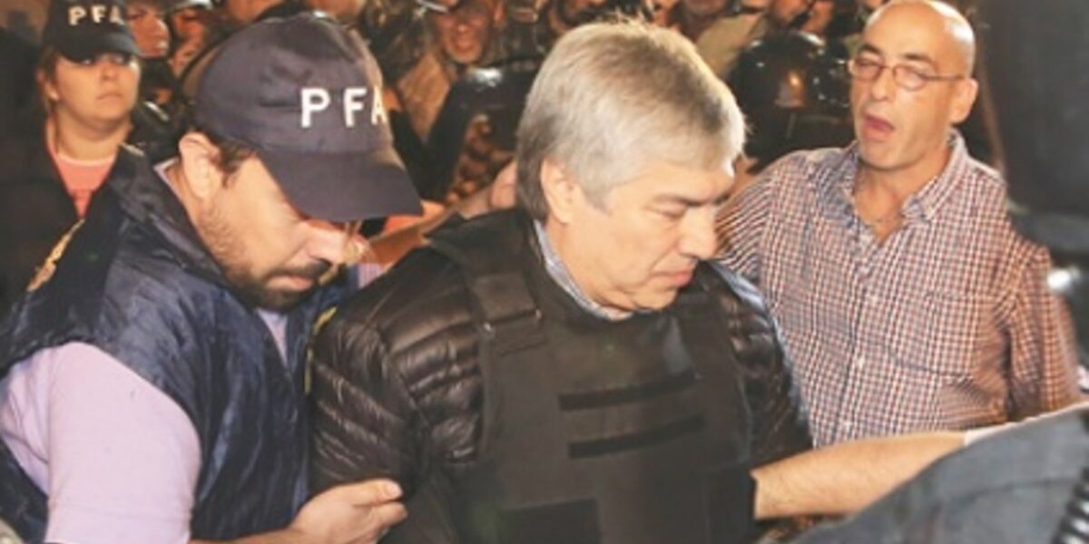 Dramático giro en la ruta del dinero K: Lázaro podría ser el próximo arrepentido
