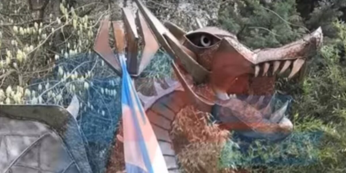 Carbone: el hombre de la estatua del dragón investigado por fraude a la administración pública