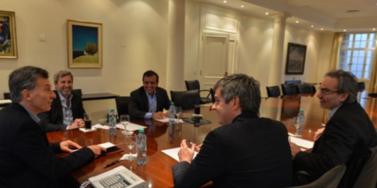 A Macri, a Peña y al Gobierno les conviene que los subestimen