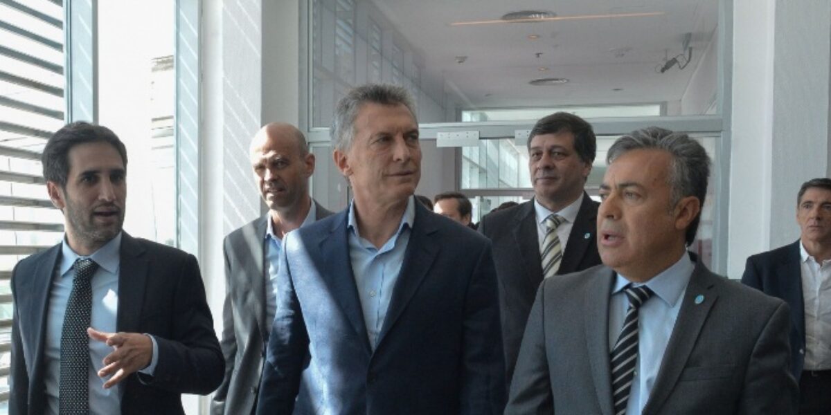 A Macri lo ayudan Cristina y Scioli