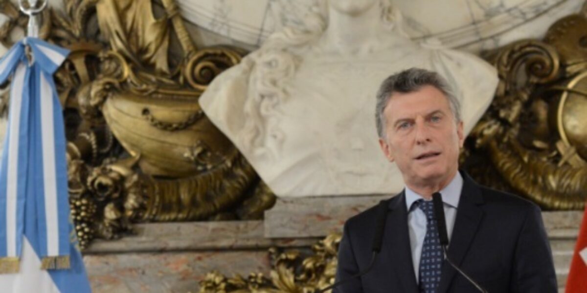 Macri quiere mandar a 600 argentinos a la luna