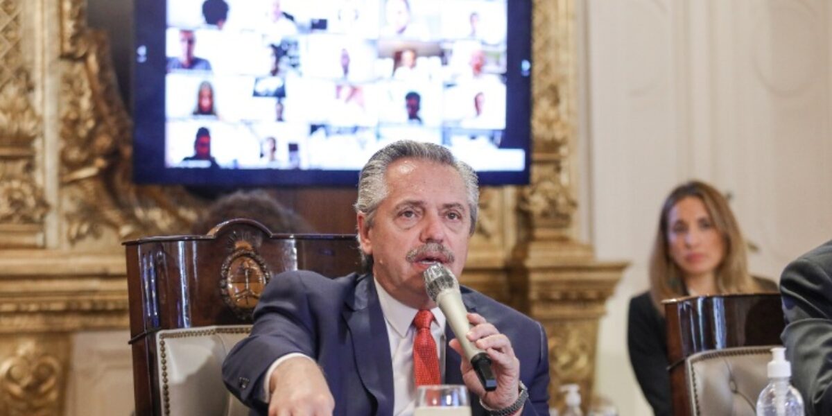 El Presidente volvió a la Tierra después de tocar el cielo