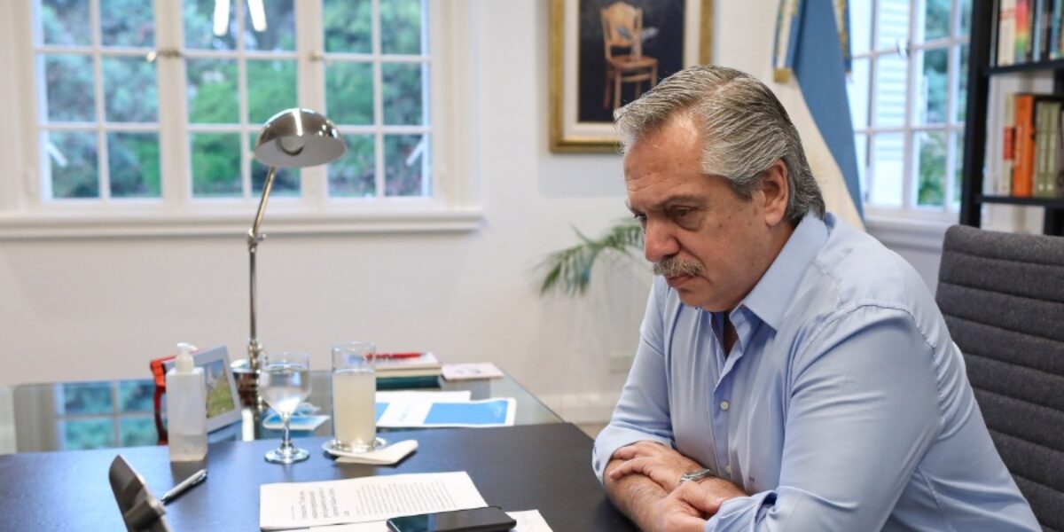 El Presidente intenta salir del laberinto por arriba