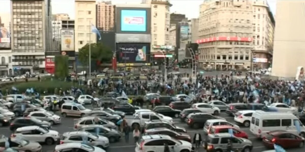 Lo que no pudo Macri lo están haciendo los ciudadanos de a pie